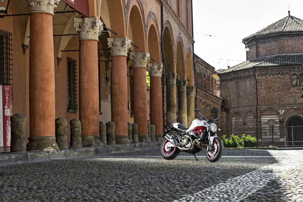 Ducati Monster 821. Fotos