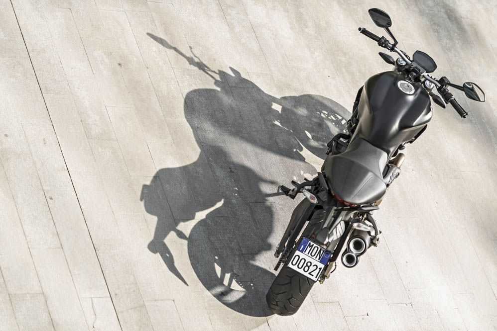 Ducati Monster 821. Fotos