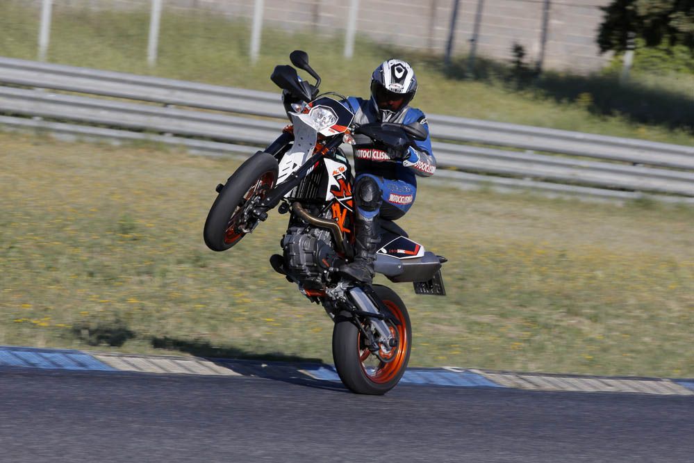 Prueba de la KTM 690 SMC R. Galería