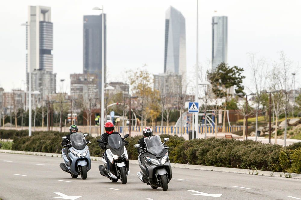 Comparativa scooter 400: Suzuki, SYM y Yamaha. Galería