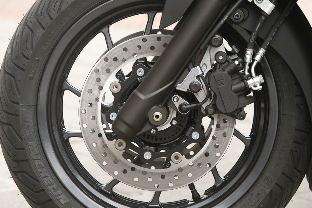 Comparativa scooter 400: Suzuki, SYM y Yamaha. Galería