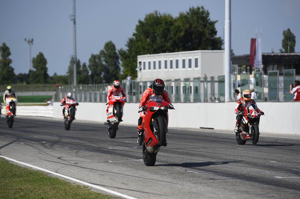 Fotos del World Ducati Week 2014