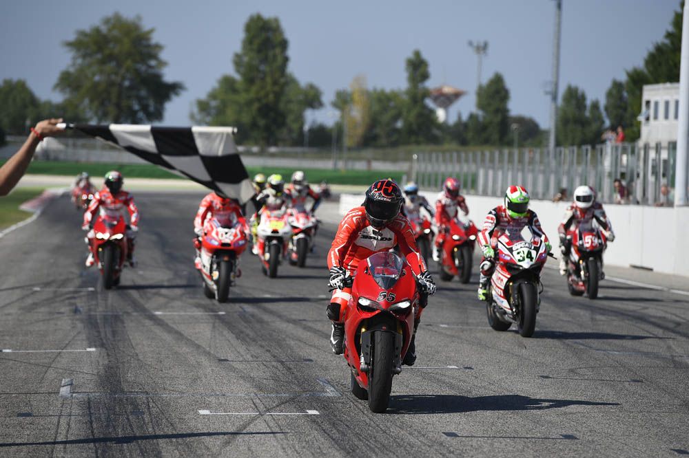 Fotos del World Ducati Week 2014