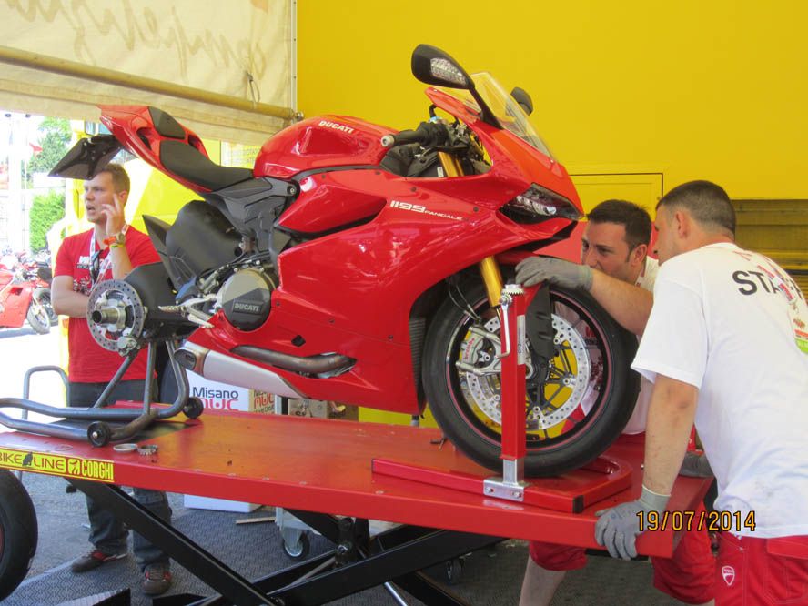 Fotos del World Ducati Week 2014