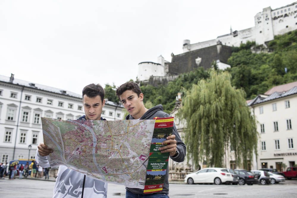 Pedrosa y Márquez vuelan gracias a Red Bull. Galería