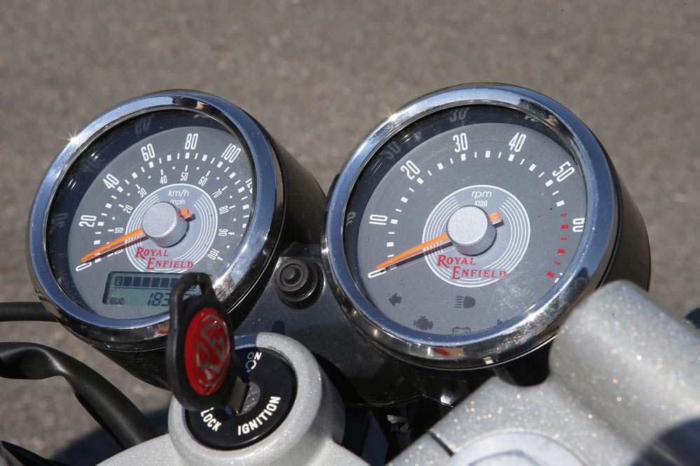 Comparativa: Royal Enfield Continental GT vs Yamaha SR400. Galería