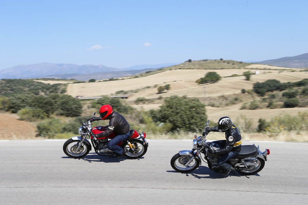 Comparativa: Royal Enfield Continental GT vs Yamaha SR400. Galería
