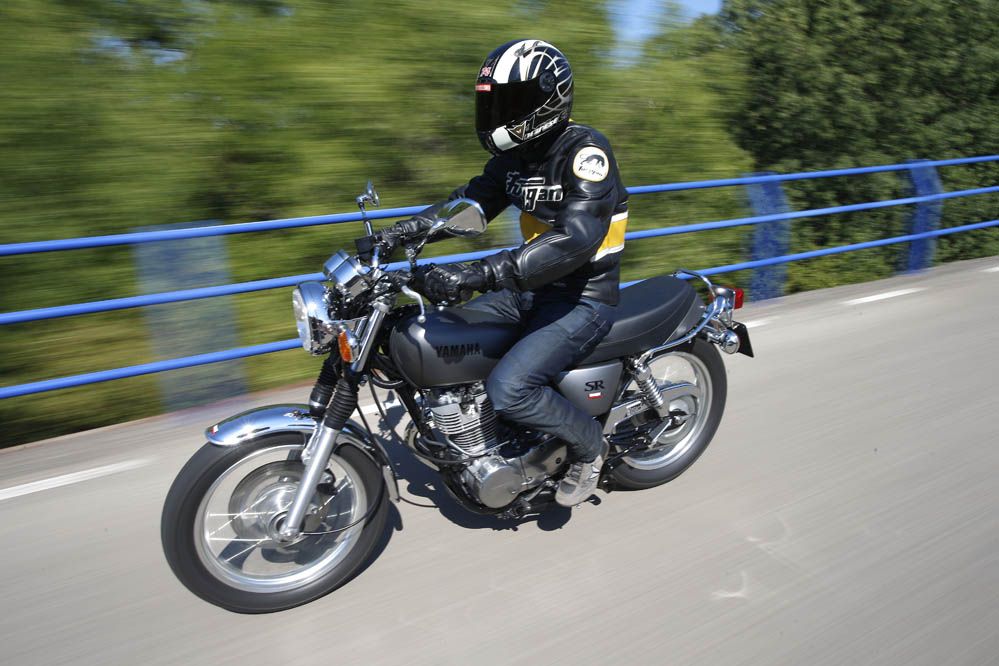 Comparativa: Royal Enfield Continental GT vs Yamaha SR400. Galería