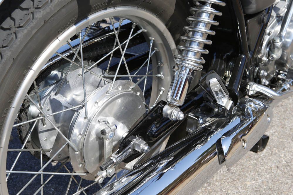 Comparativa: Royal Enfield Continental GT vs Yamaha SR400. Galería