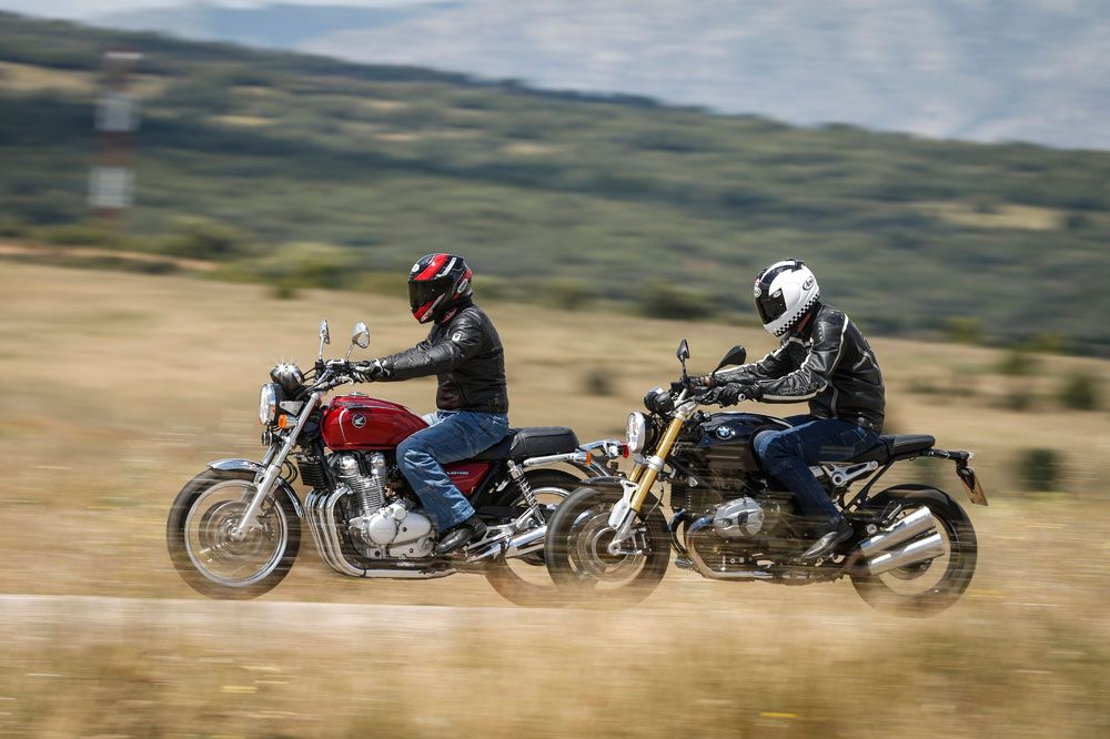Comparativa BMW R nineT- Honda CB1100EX. Galería