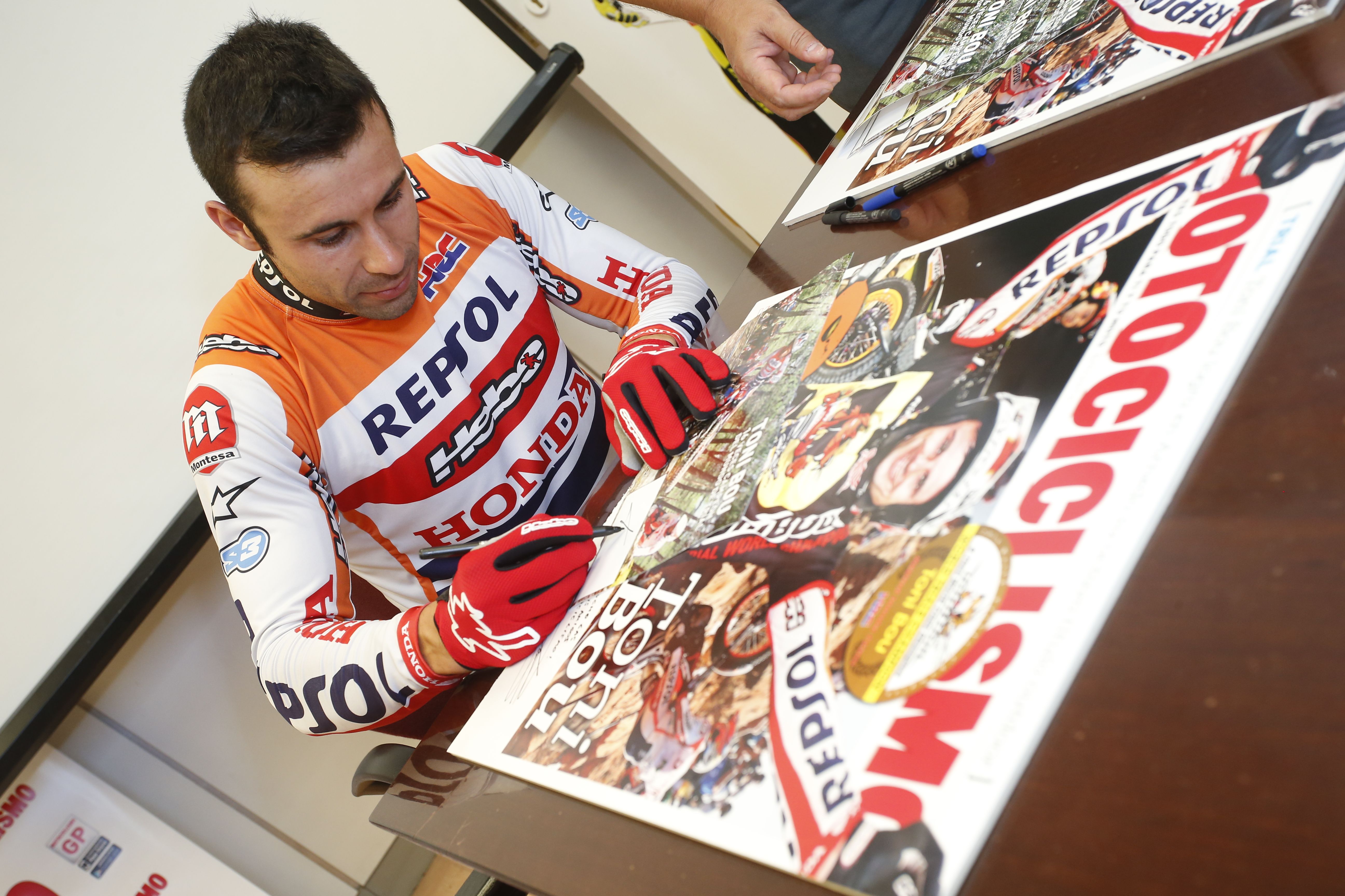 Entrevista a Toni Bou tras su octavo título mundial en Trial Outdoor. Galería