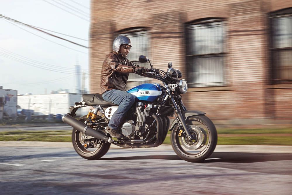 Yamaha XJR1300 2015. Fotos