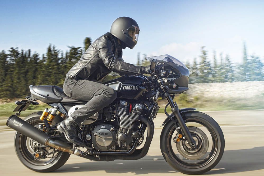 Yamaha XJR1300 Racer. Fotos