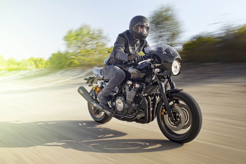 Yamaha XJR1300 Racer. Fotos