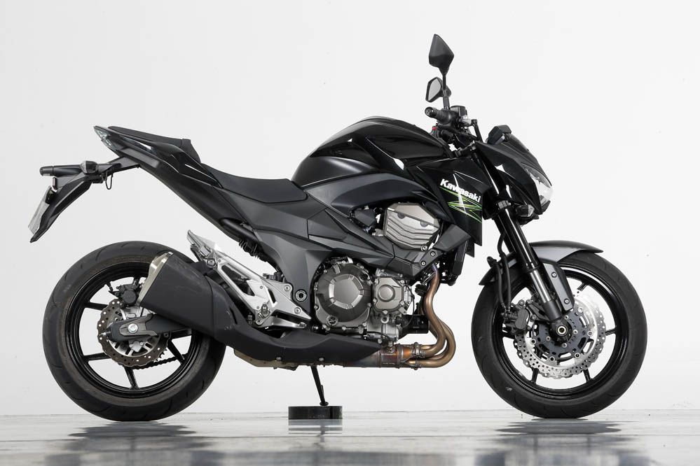 Comparativa Naked medias: Ducati Monster 821, Kawasaki Z800e, MV Agusta Brutale 800 y Yamaha Mt-09. Galería