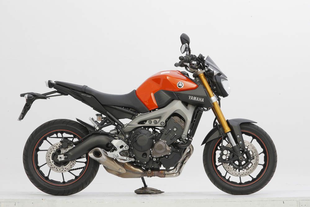 Comparativa Naked medias: Ducati Monster 821, Kawasaki Z800e, MV Agusta Brutale 800 y Yamaha Mt-09. Galería