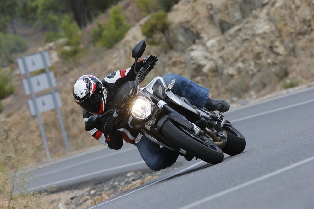 Comparativa Naked medias: Ducati Monster 821, Kawasaki Z800e, MV Agusta Brutale 800 y Yamaha Mt-09. Galería