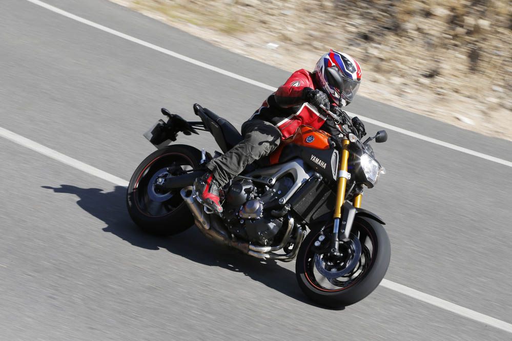 Comparativa Naked medias: Ducati Monster 821, Kawasaki Z800e, MV Agusta Brutale 800 y Yamaha Mt-09. Galería
