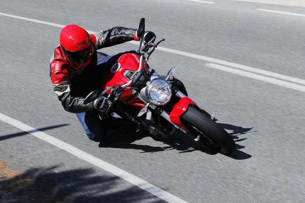 Comparativa Naked medias: Ducati Monster 821, Kawasaki Z800e, MV Agusta Brutale 800 y Yamaha Mt-09. Galería