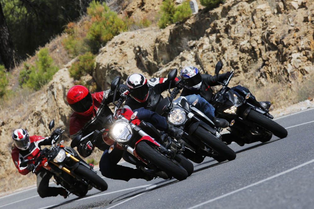 Comparativa Naked medias: Ducati Monster 821, Kawasaki Z800e, MV Agusta Brutale 800 y Yamaha Mt-09. Galería