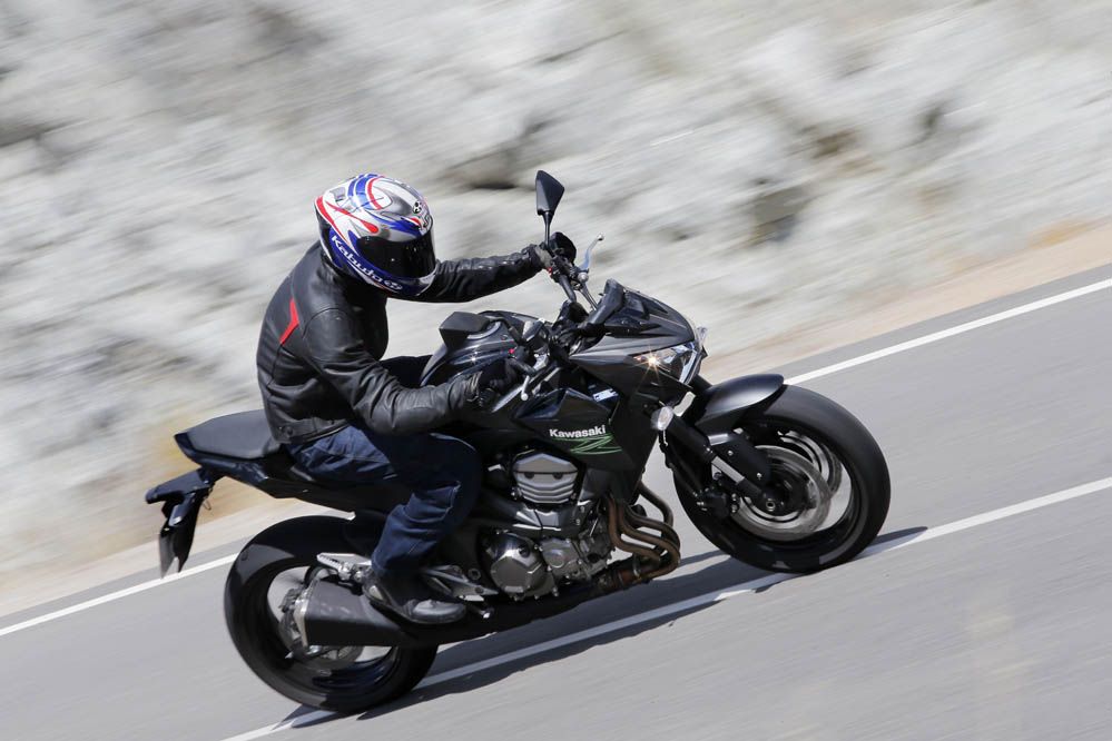 Comparativa Naked medias: Ducati Monster 821, Kawasaki Z800e, MV Agusta Brutale 800 y Yamaha Mt-09. Galería