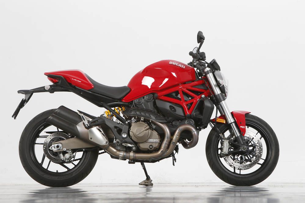 Comparativa Naked medias: Ducati Monster 821, Kawasaki Z800e, MV Agusta Brutale 800 y Yamaha Mt-09. Galería