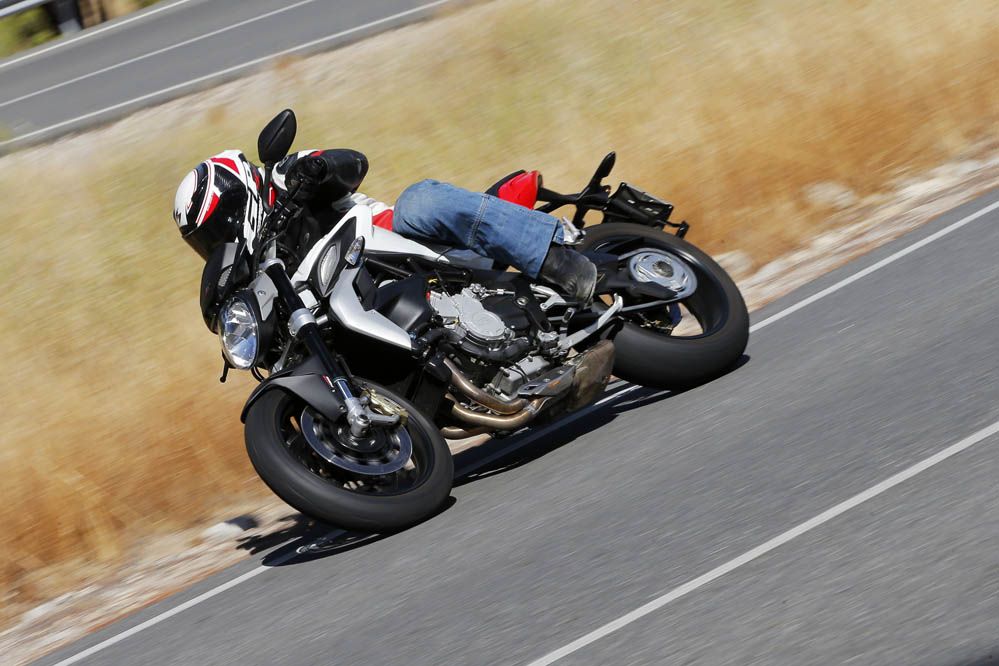 Comparativa Naked medias: Ducati Monster 821, Kawasaki Z800e, MV Agusta Brutale 800 y Yamaha Mt-09. Galería