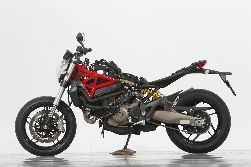 Comparativa Naked medias: Ducati Monster 821, Kawasaki Z800e, MV Agusta Brutale 800 y Yamaha Mt-09. Galería