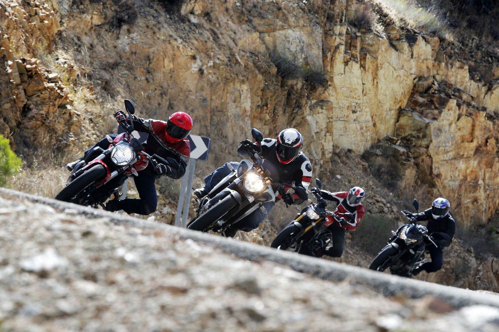 Comparativa Naked medias: Ducati Monster 821, Kawasaki Z800e, MV Agusta Brutale 800 y Yamaha Mt-09. Galería