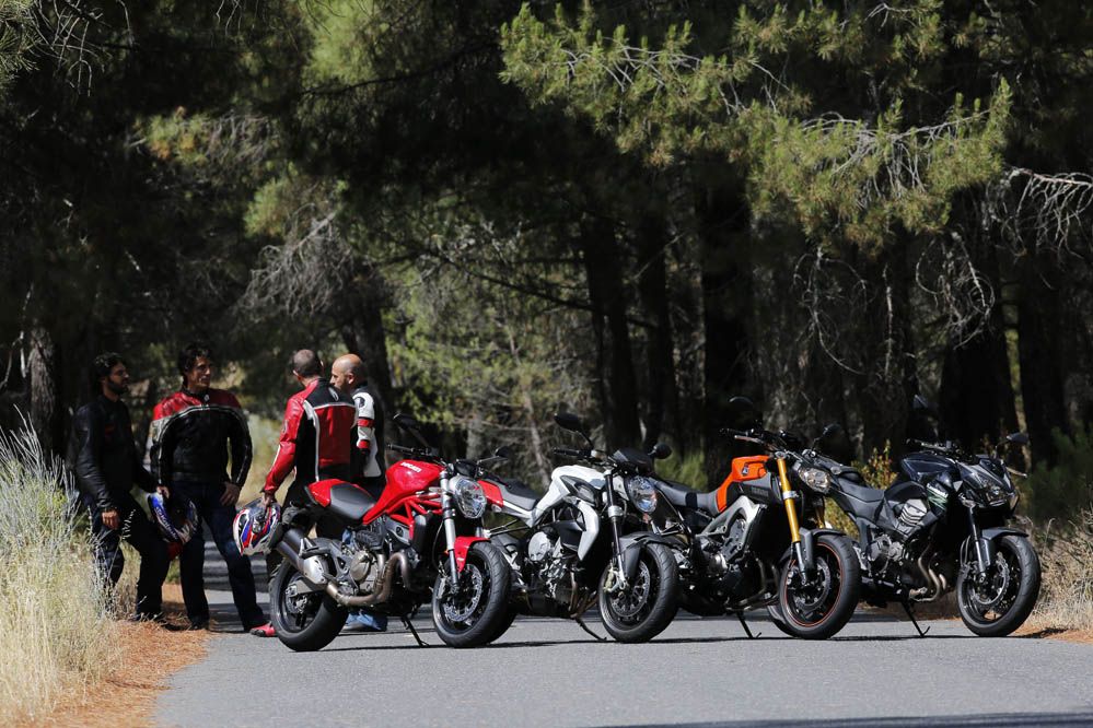 Comparativa Naked medias: Ducati Monster 821, Kawasaki Z800e, MV Agusta Brutale 800 y Yamaha Mt-09. Galería