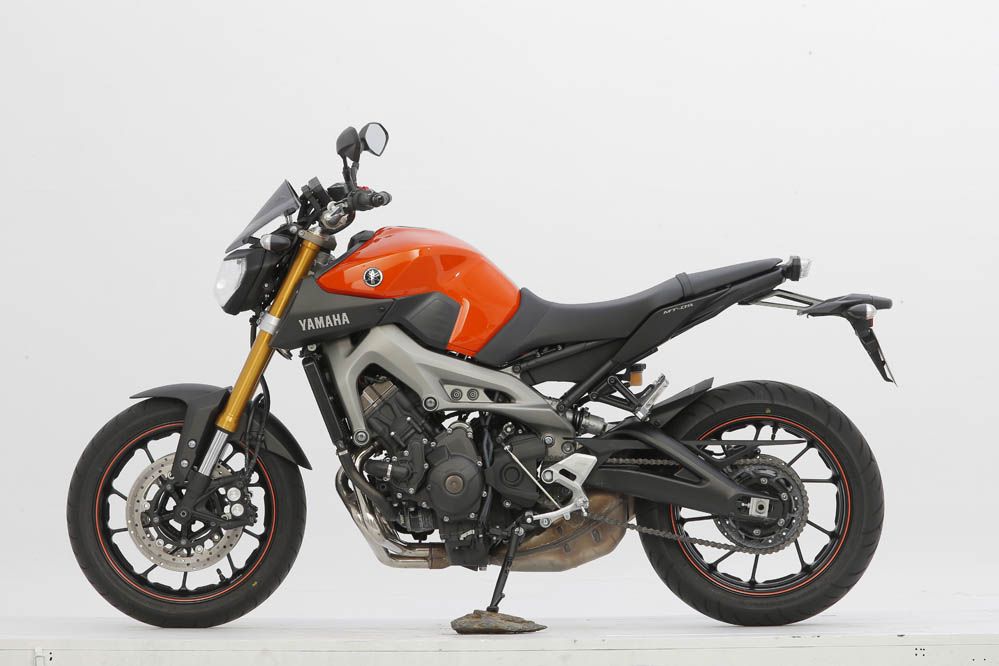 Comparativa Naked medias: Ducati Monster 821, Kawasaki Z800e, MV Agusta Brutale 800 y Yamaha Mt-09. Galería