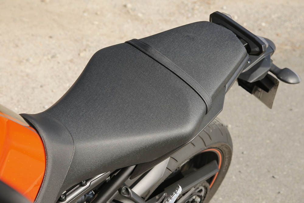 Comparativa Naked medias: Ducati Monster 821, Kawasaki Z800e, MV Agusta Brutale 800 y Yamaha Mt-09. Galería