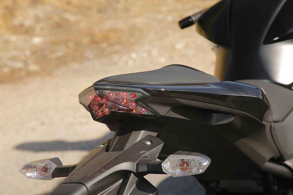 Comparativa Naked medias: Ducati Monster 821, Kawasaki Z800e, MV Agusta Brutale 800 y Yamaha Mt-09. Galería