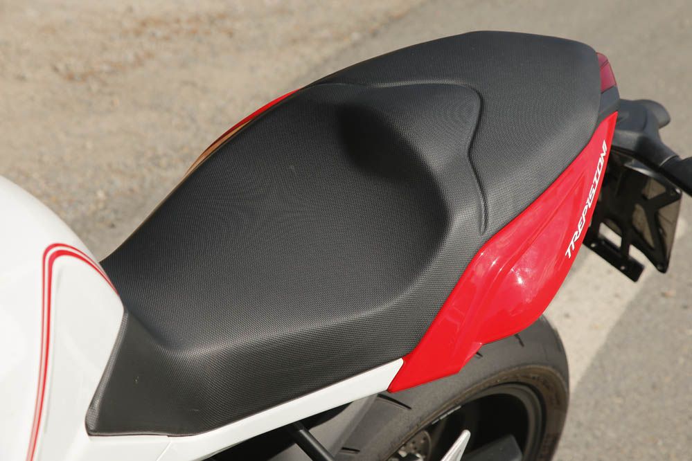 Comparativa Naked medias: Ducati Monster 821, Kawasaki Z800e, MV Agusta Brutale 800 y Yamaha Mt-09. Galería
