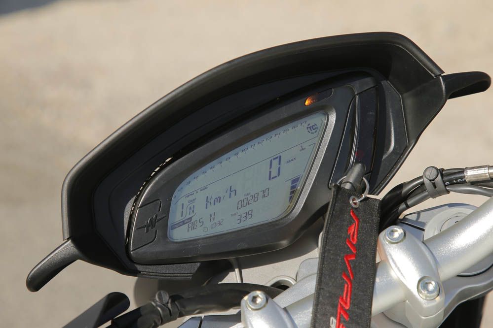 Comparativa Naked medias: Ducati Monster 821, Kawasaki Z800e, MV Agusta Brutale 800 y Yamaha Mt-09. Galería