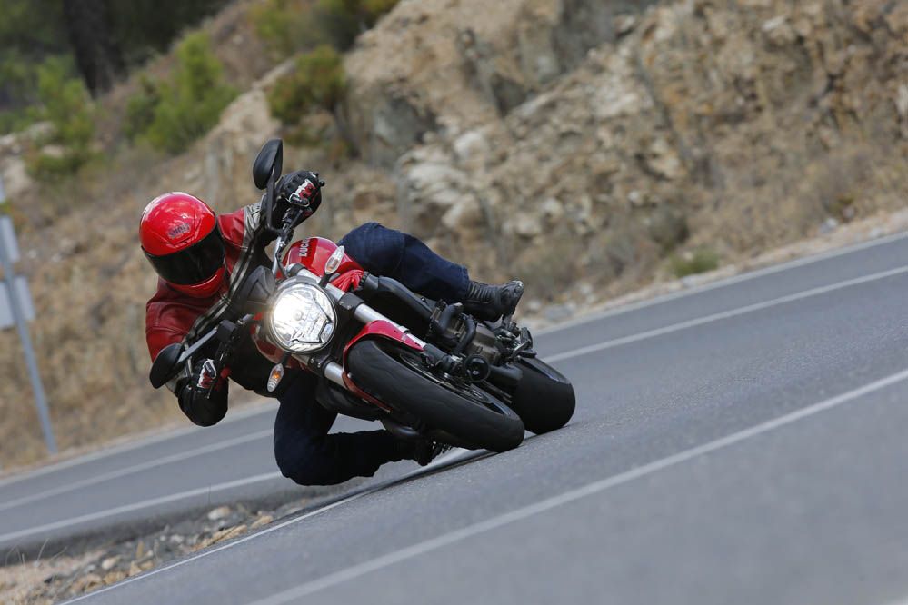 Comparativa Naked medias: Ducati Monster 821, Kawasaki Z800e, MV Agusta Brutale 800 y Yamaha Mt-09. Galería