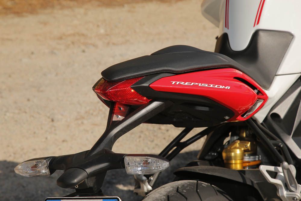 Comparativa Naked medias: Ducati Monster 821, Kawasaki Z800e, MV Agusta Brutale 800 y Yamaha Mt-09. Galería