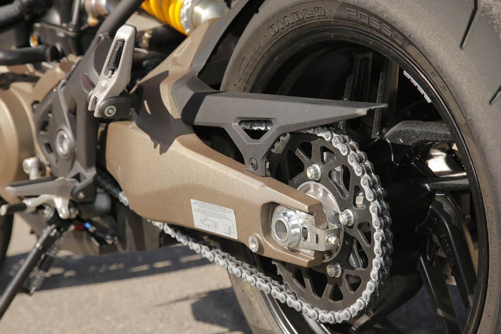 Comparativa Naked medias: Ducati Monster 821, Kawasaki Z800e, MV Agusta Brutale 800 y Yamaha Mt-09. Galería