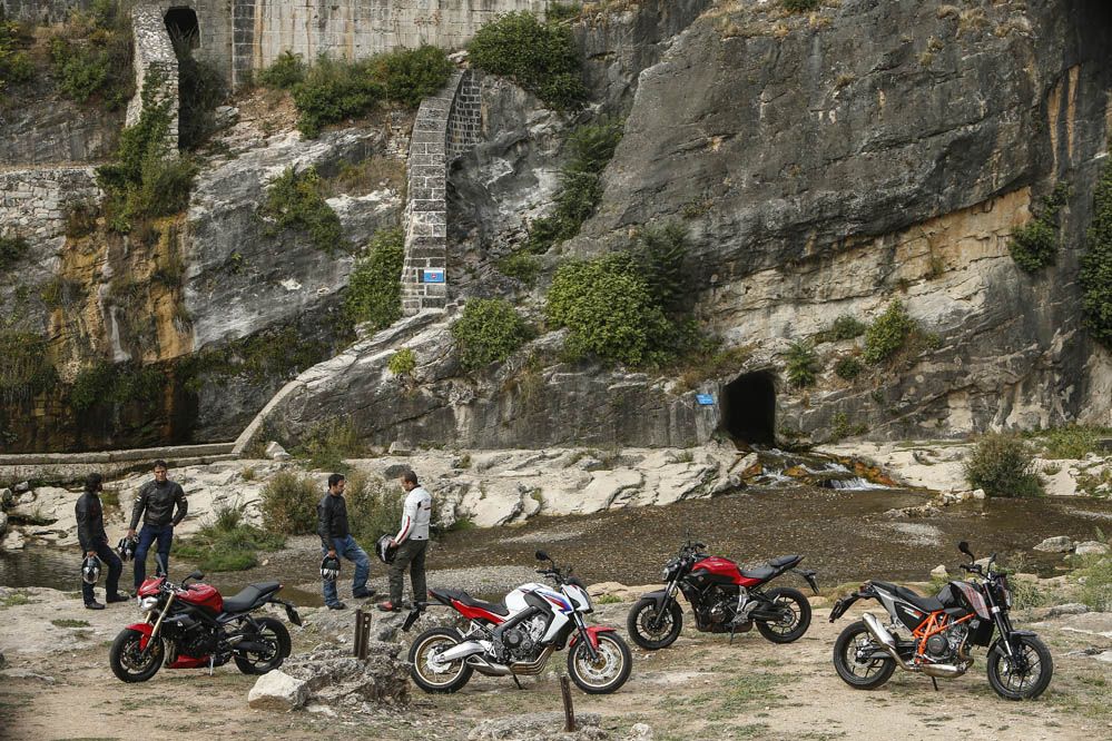 Fotos. Comparativa Naked medias: Honda CB650F, KTM 690 Duke, Triumph Street Triple y Yamaha MT-07