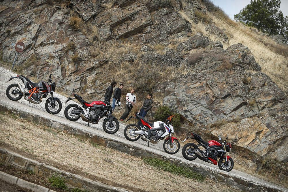 Fotos. Comparativa Naked medias: Honda CB650F, KTM 690 Duke, Triumph Street Triple y Yamaha MT-07