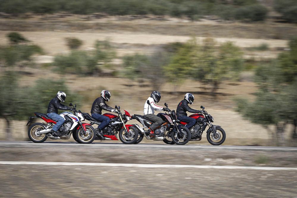 Fotos. Comparativa Naked medias: Honda CB650F, KTM 690 Duke, Triumph Street Triple y Yamaha MT-07