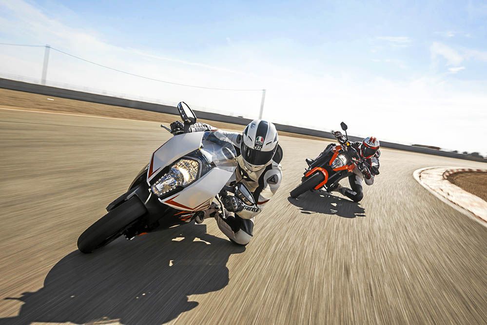 Comparativa deportivas 1000 Aprilia, BMW, KTM. Galería
