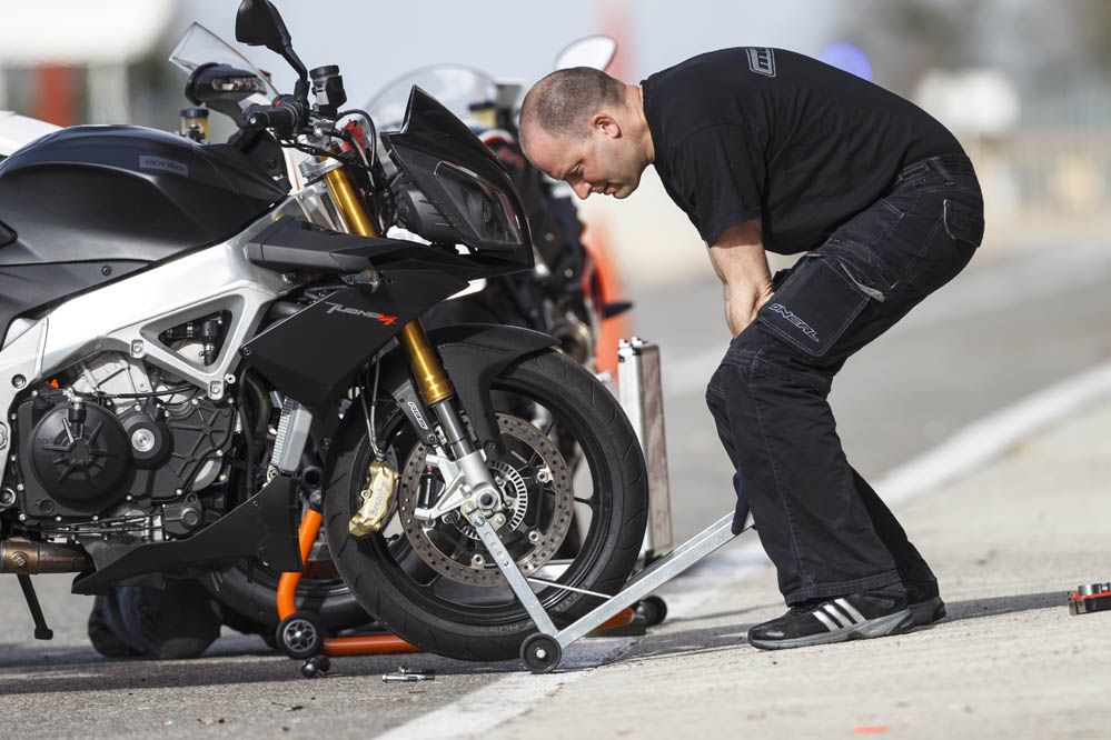 Comparativa deportivas 1000 Aprilia, BMW, KTM. Galería