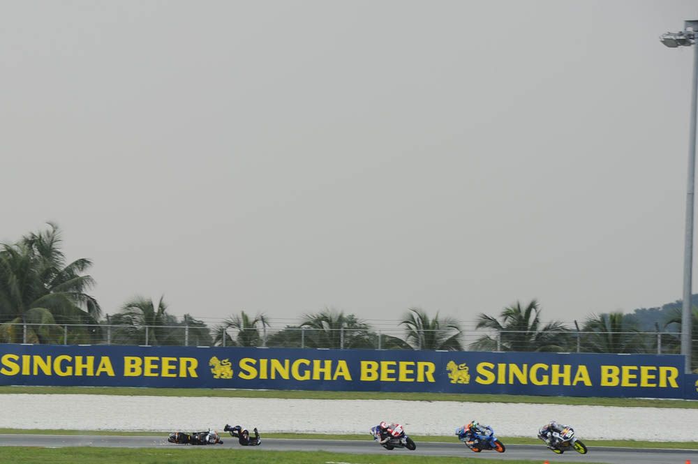 La carrera de Moto3 del GP de Malasia en imágenes