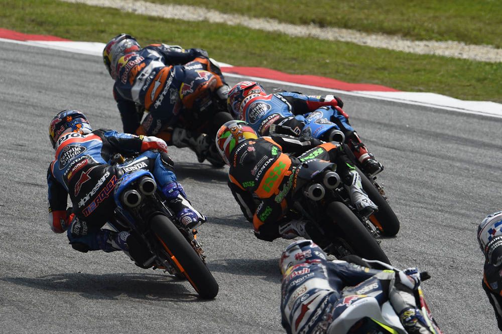 La carrera de Moto3 del GP de Malasia en imágenes