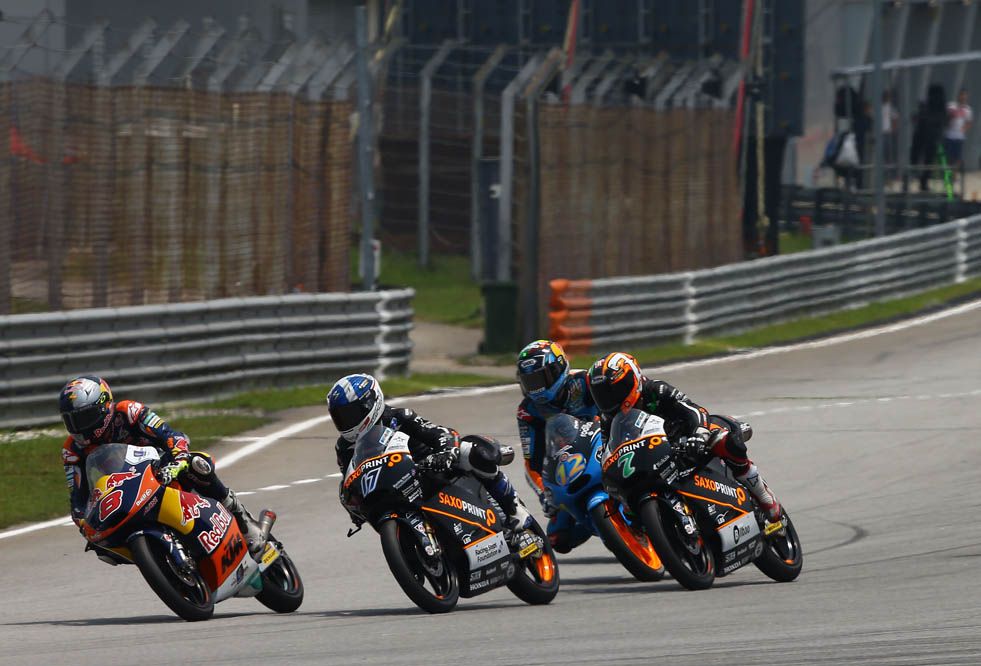 La carrera de Moto3 del GP de Malasia en imágenes