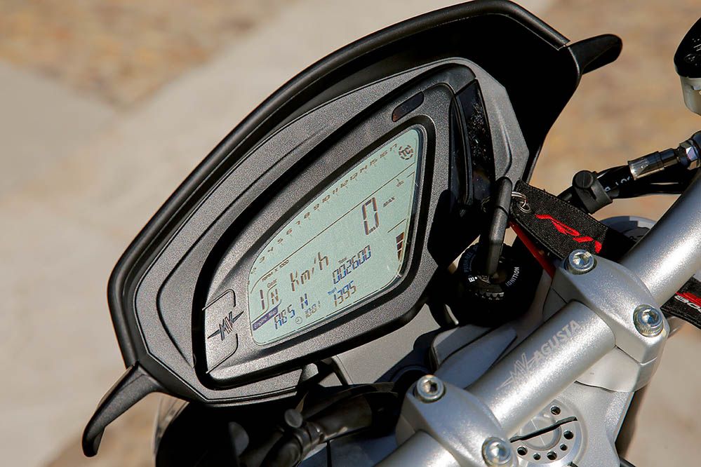 Comparativa MV Agusta Brutale-Yamaha MT-09. Galeria