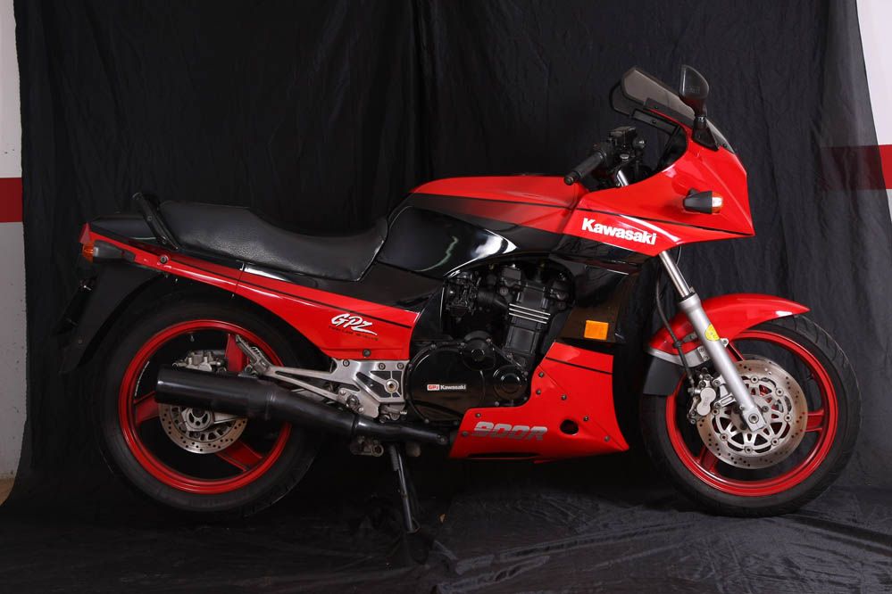 Moto clásica: Kawasaki GPZ900R. Galería
