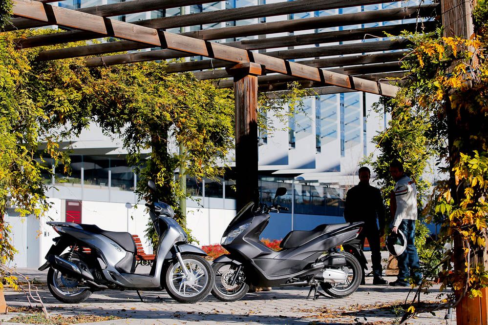 Comparativa: Honda PCX vs Honda Scoopy 125 ABS. Galería