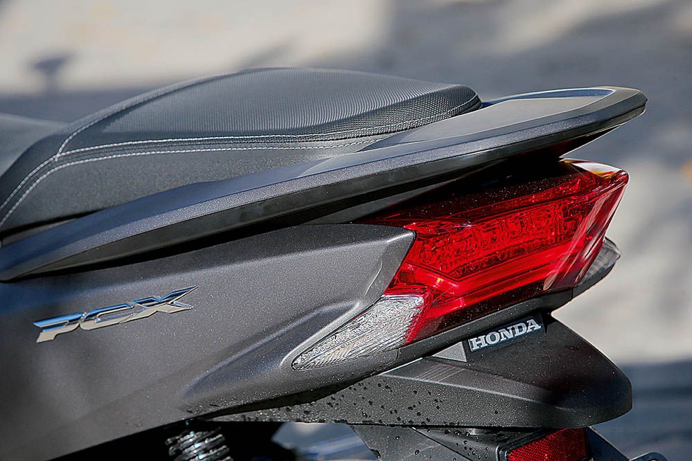 Comparativa: Honda PCX vs Honda Scoopy 125 ABS. Galería